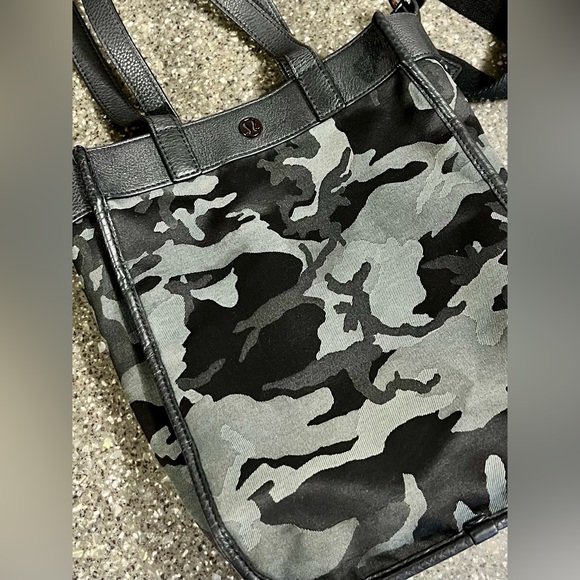 Lululemon Now And Always Tote Mini 8L Leather Camo Gym Travel Crossbody Bag - Picture 4 of 16